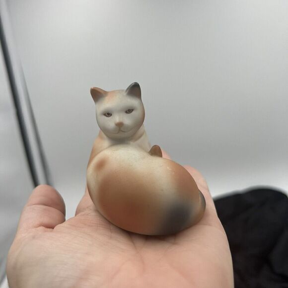 Vintage Avon Calico Cat Kitty Figurine 1984 Porcelain 2.75" Multicolor - Picture 8 of 10